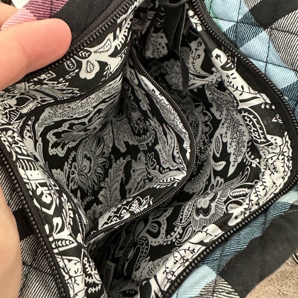 EUC Vera Bradley Crossbody w/adjustable strap - Picture 2 of 7